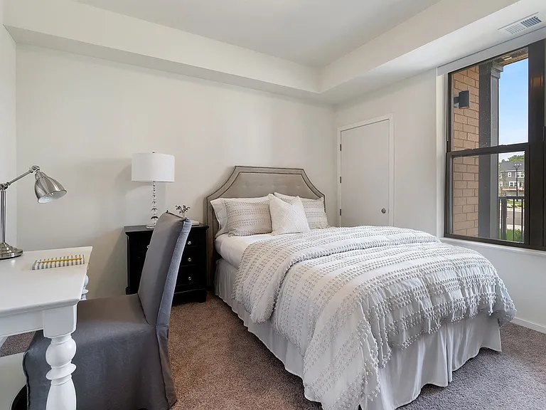 Oaks Landing 55+ Apartments — Photo 32