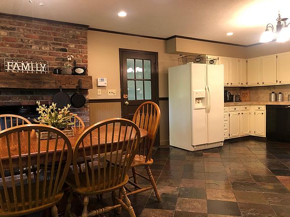 5th image of 144 Sycamore Cir