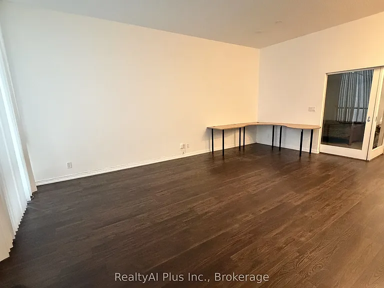 832 Bay St #213 — Photo 3