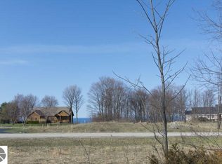 28 W Harbour Rdg, Maple City, MI 49664