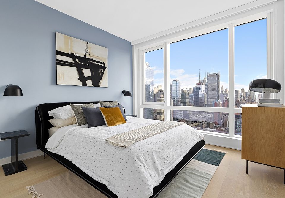 1st image of 555 38th St APT 4104