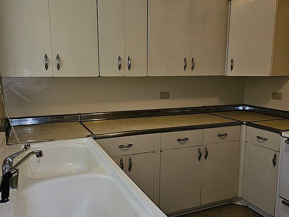 4th image of 1525 E 9th St #L1-a4