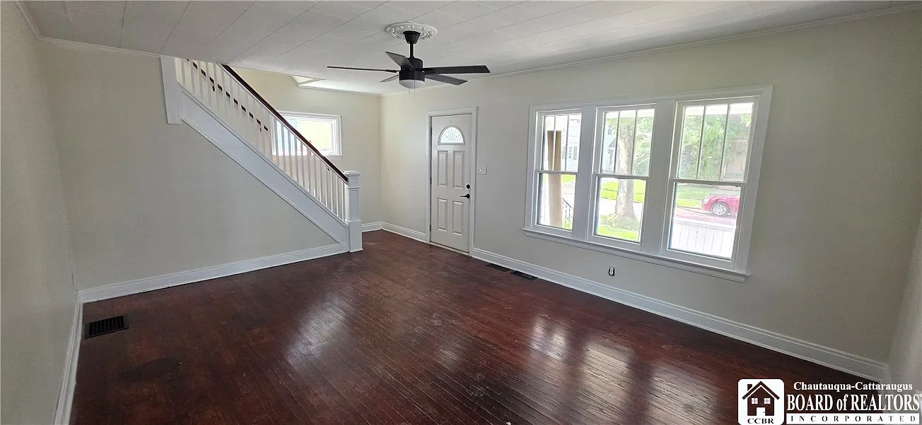 2 bed, 1.0 bath, 866 sqft, $1,400 — Photo 2