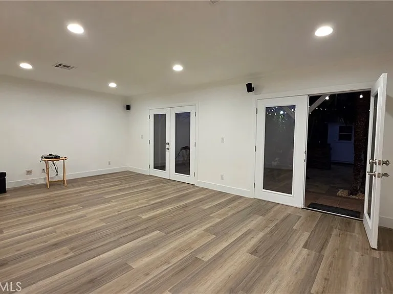 18224 Chatsworth St — Photo 19
