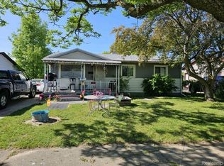 817 Chatham Dr, Flint, MI 48505