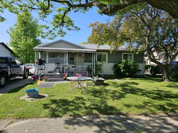 817 Chatham Dr, Flint, MI 48505