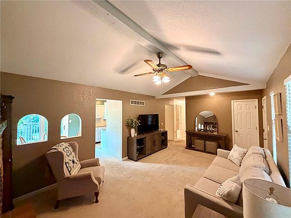 5th image of 700 SW 24th St