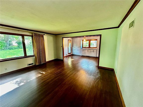 5th image of 403 Lawn Ave