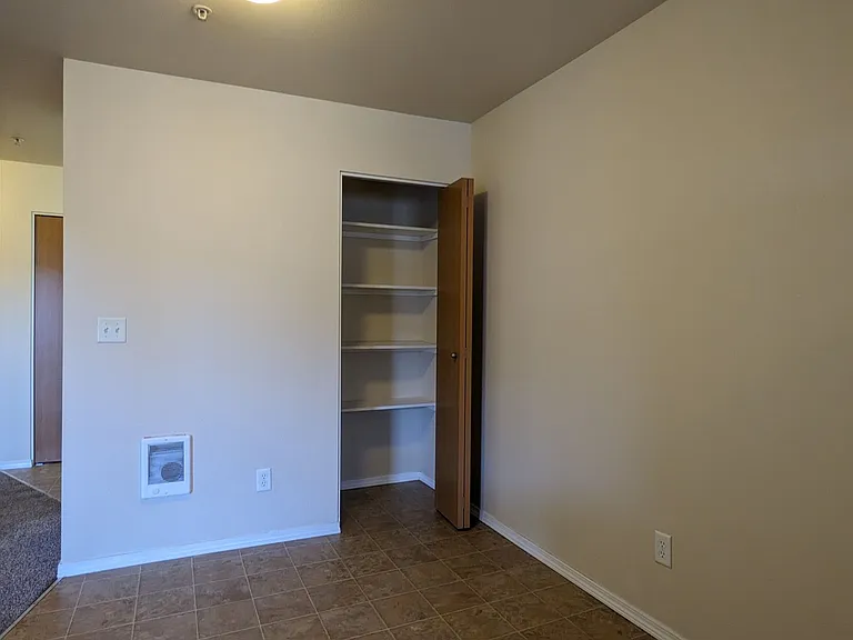 Wellesley Park Apartments — Photo 11
