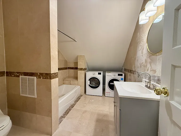 112 Keene St #6 — Photo 3