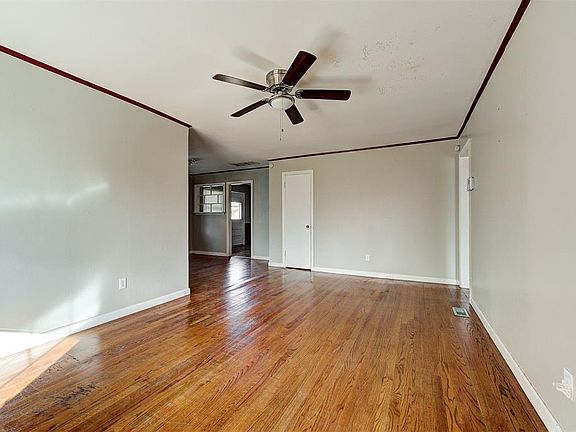 4th image of 4209 NW 18th St