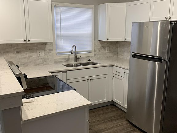 5th image of 2830 Central Ave #1