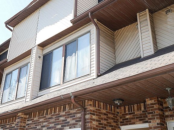 3rd image of 18 Lyndale Ln