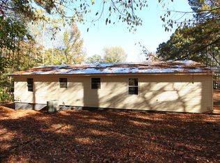 1013 Point Cloxson Cir, Jacksons Gap, AL 36861