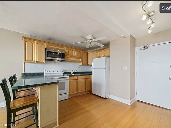4th image of 1455 N Sandburg Ter APT 2107