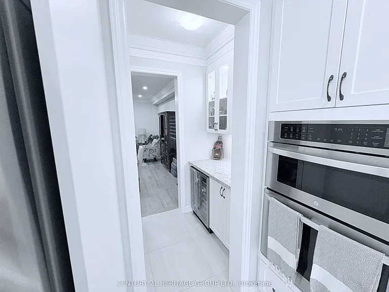 1110 Wickham Rd — Photo 5