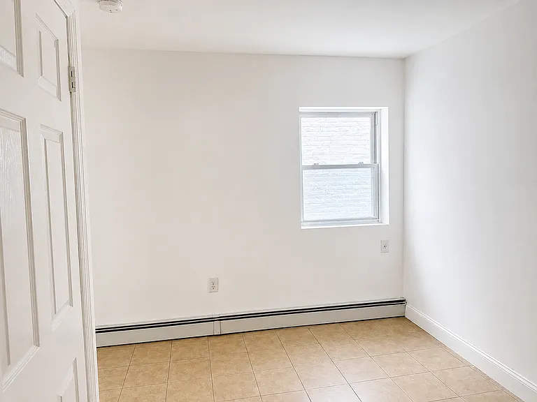 1744 Weeks Ave #1R — Photo 4