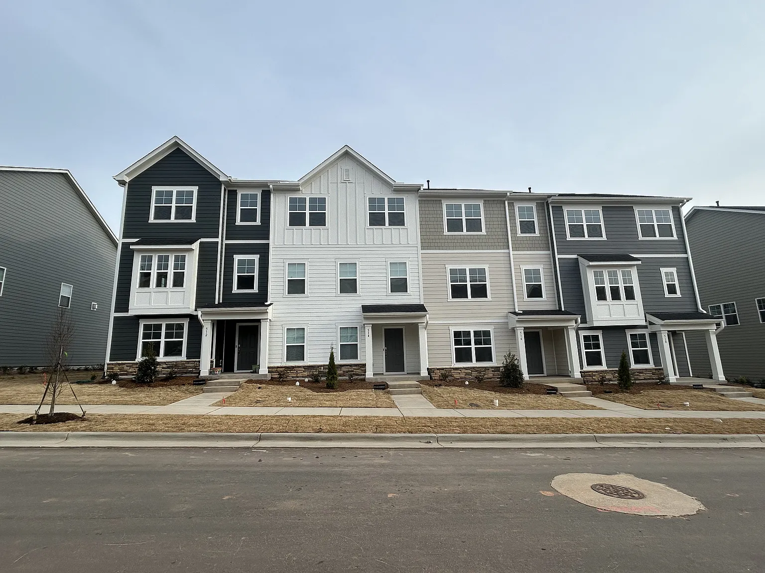 4 bed, 3.5 bath, 2290 sqft, $2,350 — Photo 2