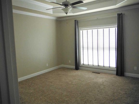 4th image of 437 Tamarac Dr
