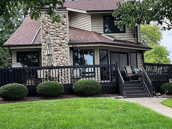 2nd image of 802 Candlewick Dr NE