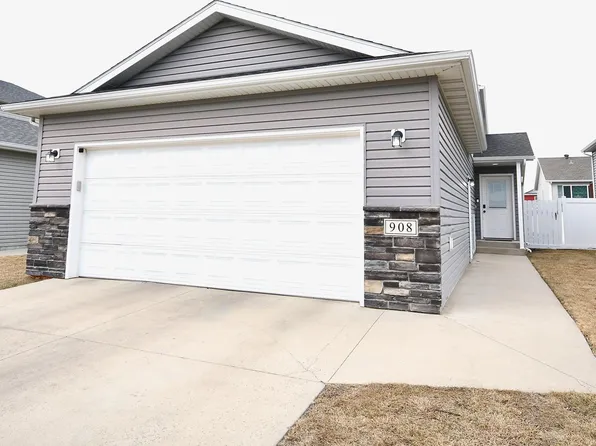 908 30th Ave W, West Fargo, ND 58078