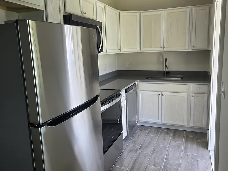 21431 Holdern Ave — Photo 3