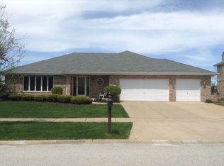 10240 Cambridge Dr, Mokena, IL 60448