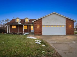 4 Junior Dr, Sandwich, IL 60548
