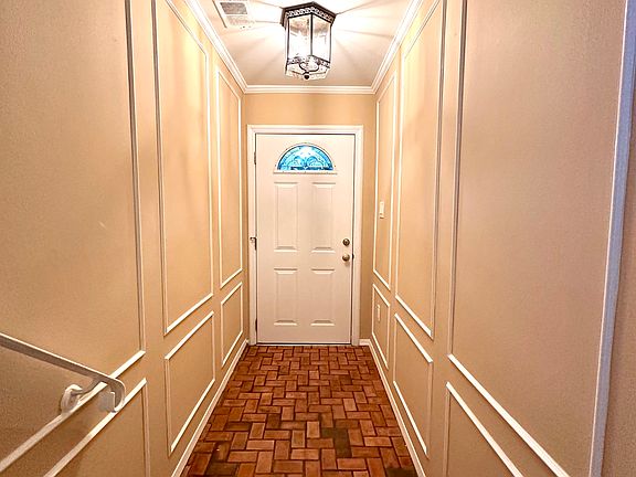 2nd image of 579 Klondike Ave #1