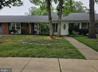 437 Portsmouth Dr, Lakewood, NJ 08701