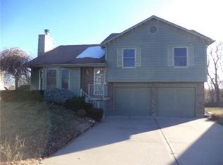 1432 NE Burgandy Ln, Lees Summit, MO 64086
