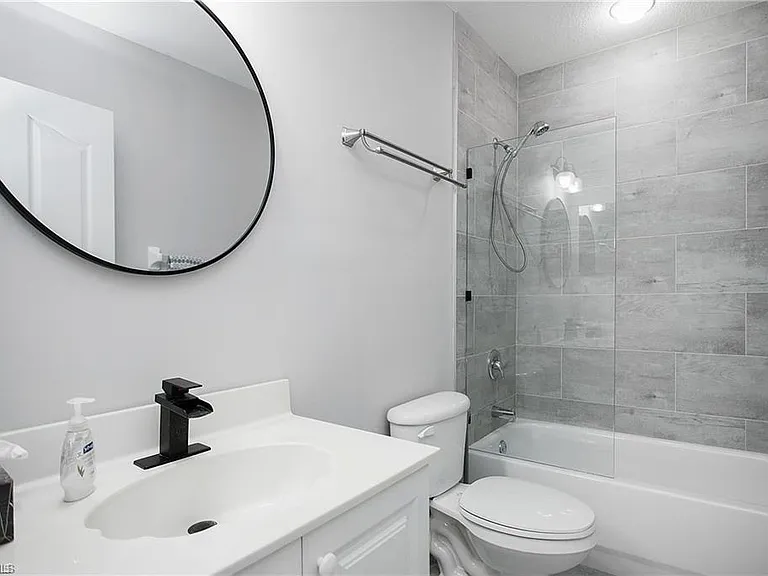 700 Diamond Cir #706 — Photo 16