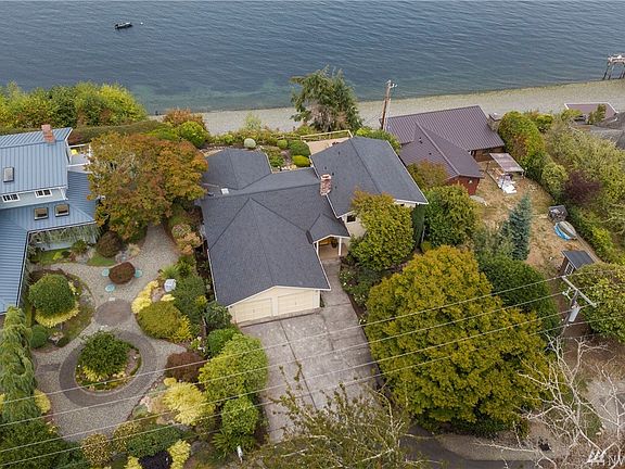 AERIAL SHOWING PROXIMITY TO THE WATER