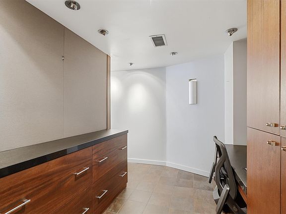 4th image of 3614 Montrose Blvd Unit 401