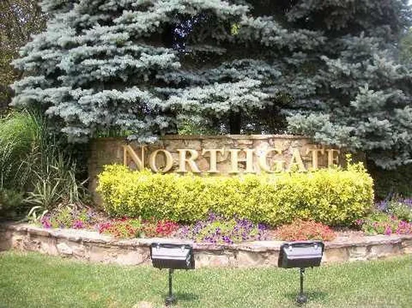 52 Northgate Cir, Melville, NY 11747