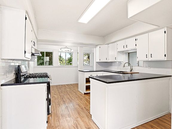 3rd image of 2123 E 6th Ave