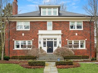 167 Abingdon Ave, Kenilworth, IL 60043