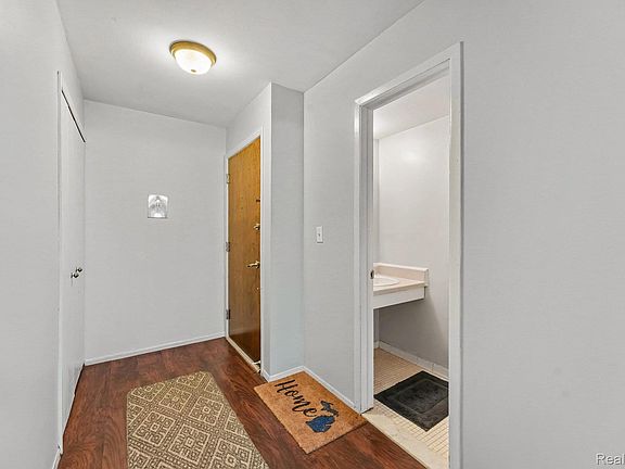 3rd image of 1683 Riverside Dr APT 2