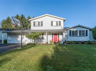 32 Tradewind Dr, Rochester, NY 14617