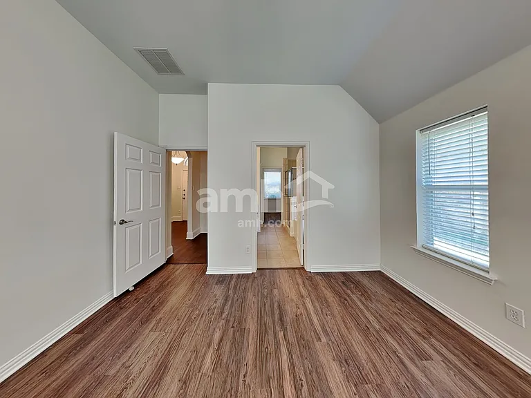 3720 Drexel Dr — Photo 9