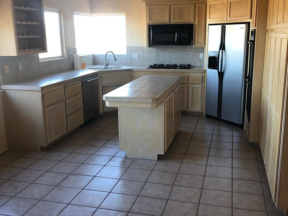 2nd image of 1557 Cabrillo Ct