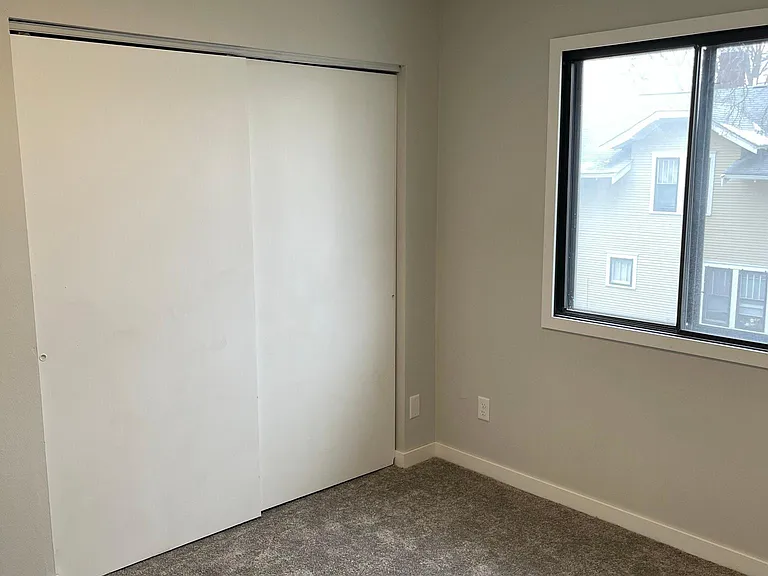 132 N Dodge St #6 — Photo 7