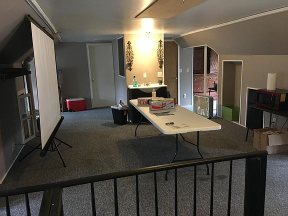 3 floor living