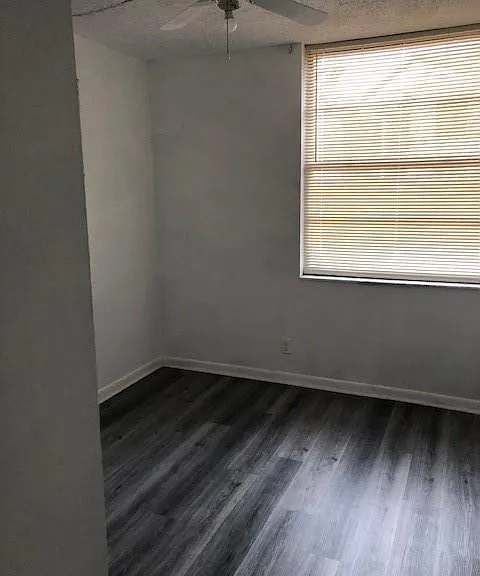 151 SE 6th Ave #12 — Photo 10