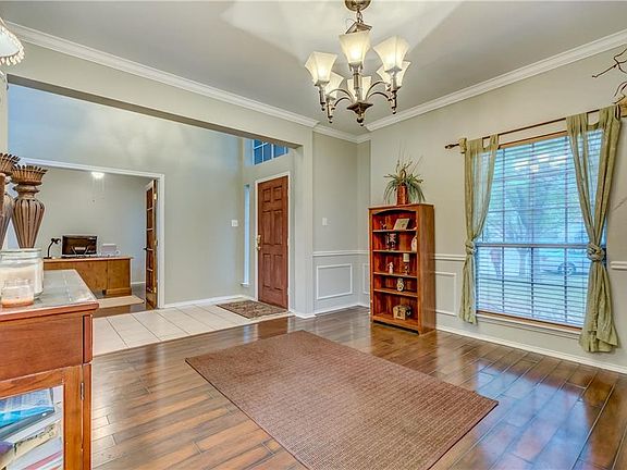 4th image of 2101 White Rock Ln