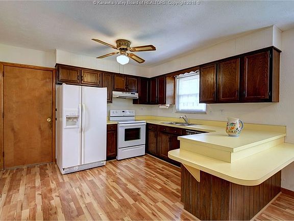3rd image of 32 White Rock Dr