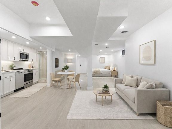 3rd image of 113 Oak St #1