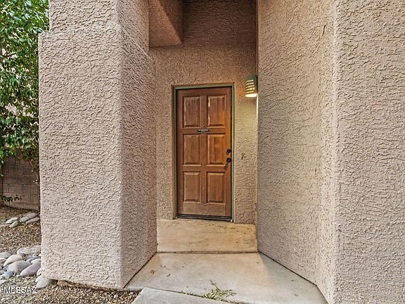 4th image of 2975 N Cardell Cir