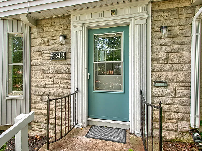 5043 Boulevard Pl — Photo 4