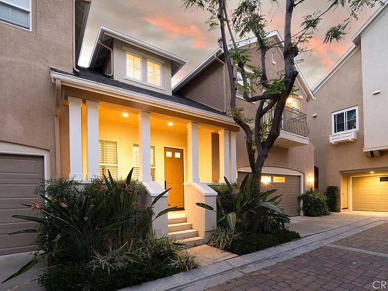 30 Burlingame — Photo 2